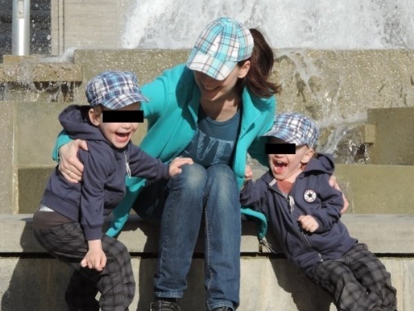 Nadežda Ondejková se svými dětmi.