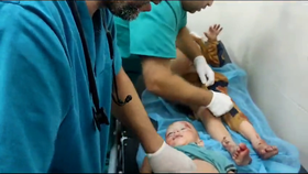 Švagr skotského premiéra ošetřuje v nemocnici miminko.