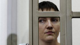 Ukrajinská pilotka Nadija Savčenková u ruského soudu