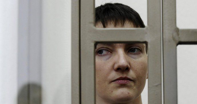 Ukrajinská pilotka Nadija Savčenková u ruského soudu