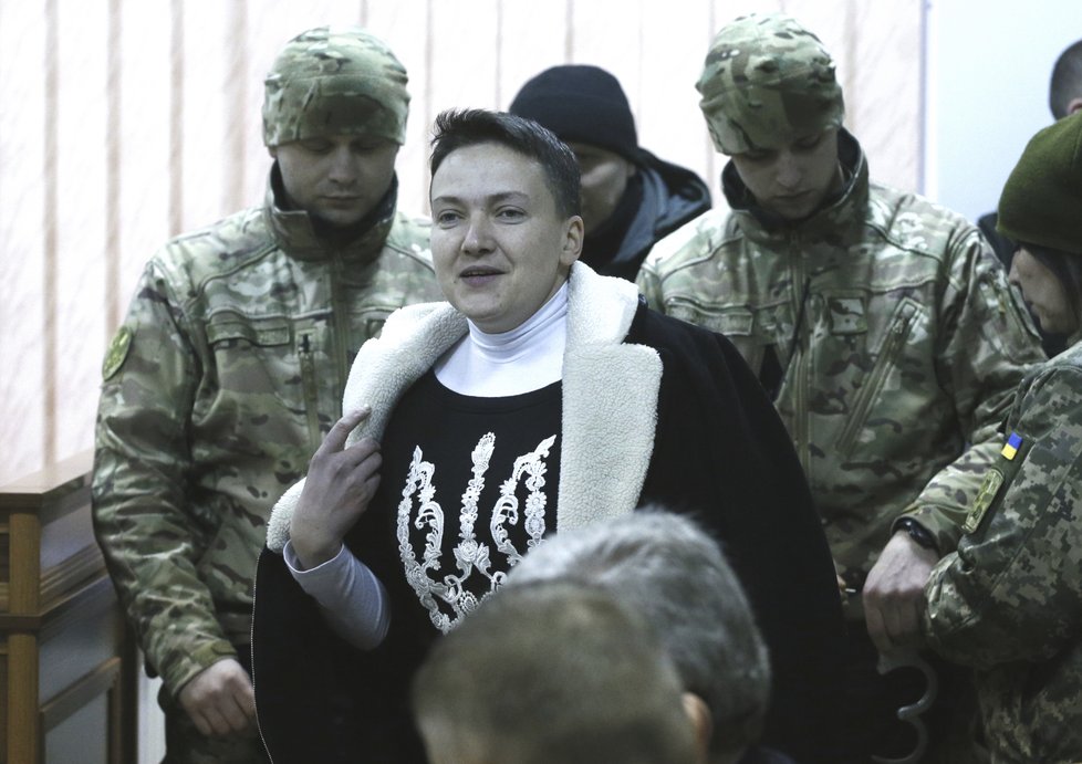 Kontroverzní ukrajinská politička, bývalá důstojnice a vězeňkyně nejdřív Ruska a teď Ukrajiny Nadija Savčenková se zřejmě zapojí do ukrajinských prezidentských voleb.