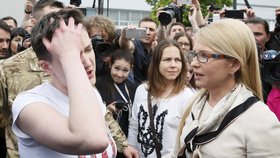 Nadija Savčenková je už v Kyjevě: Rusko a Ukrajina si vyměnily vězně.