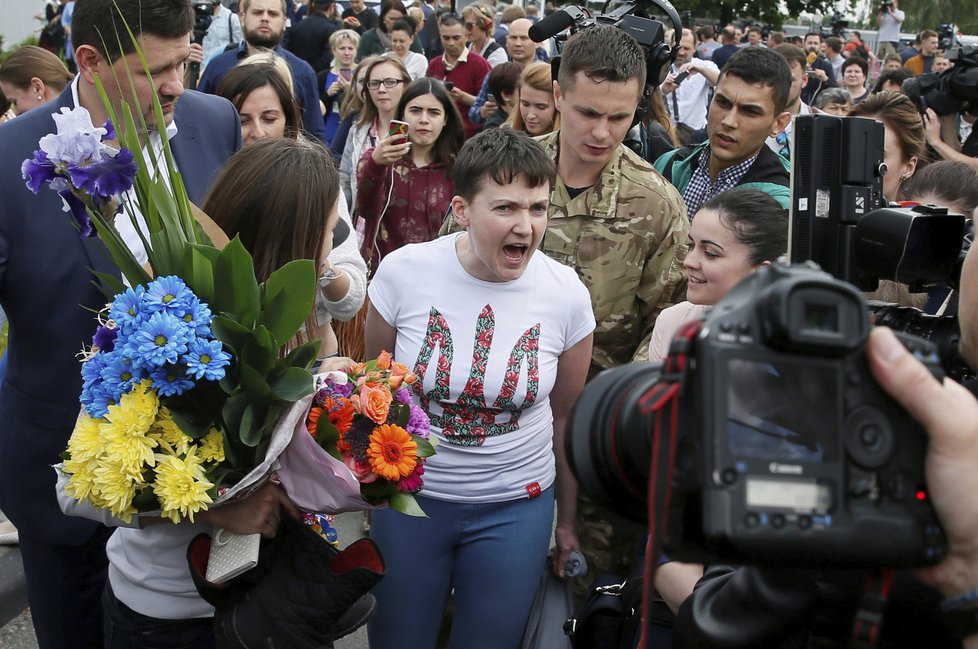 Kontroverzní ukrajinská politička, bývalá důstojnice a vězeňkyně nejdřív Ruska a teď Ukrajiny Nadija Savčenková se zřejmě zapojí do ukrajinských prezidentských voleb.