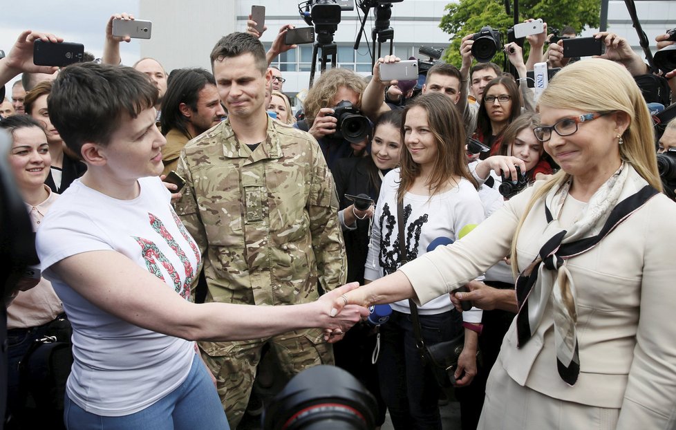 Nadija Savčenková je už v Kyjevě: Rusko a Ukrajina si vyměnily vězně