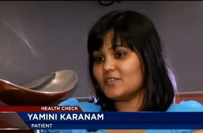 Studentka Yamini Karanam, které se po těžké operaci ulevilo