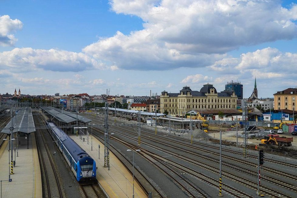 U Hlavního nádraží v Plzni vyrůstá přestupní uzel.