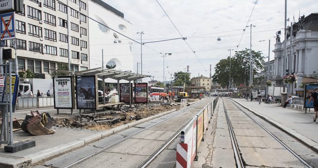 Tak vypadalo okolí hlavního nádraží v Brně při právě skončené tříměsíční rekonstrukci.