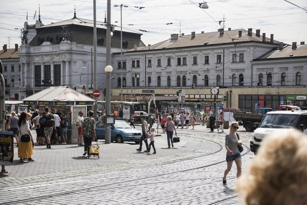 Dopravní chaos v Brně: Na hlavní nádraží nejezděte, pokud nemusíte!