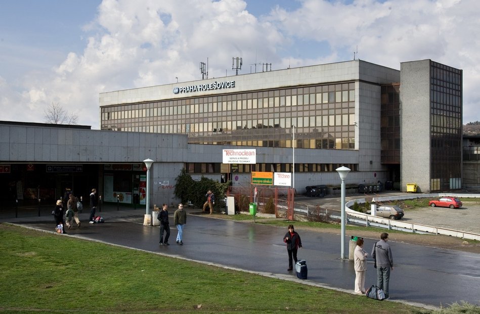 Severní vestibul stanice metra Nádraží Holešovice.