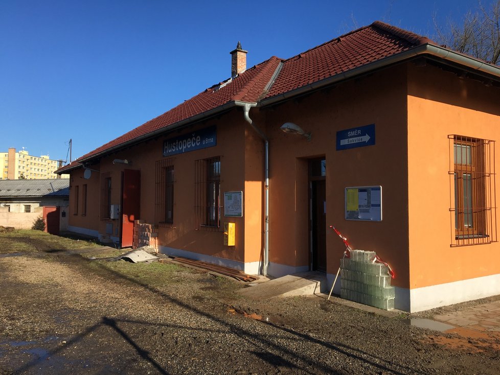 Nádraží v Hustopečích prochází modernizací, díky ní budou moci do stanice jezdit elektrické soupravy.