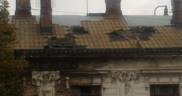 Nádraží Vyšehrad se začala propadat střecha.