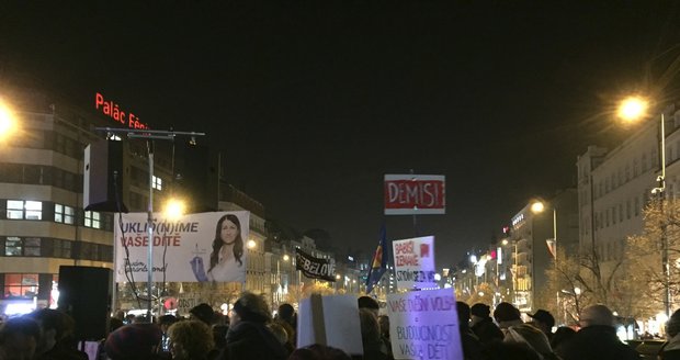 Protest proti Andreji Babišovi na Václavském náměstí v souvislosti s kauzou jeho syna Andreje juniora (15.11.2018)