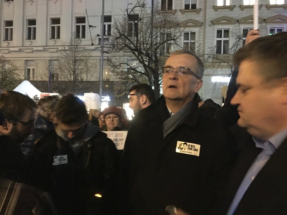 Miroslav Kalousek na protestu proti Babišovi (15. 11. 2018)