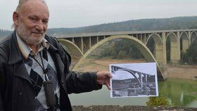 Extrémně nízká hladina vodní nádrže Orlík odkrývá pozůstatky zatopených staveb. Na zbytky svého rodného domu se přišel podívat i Pavel Smrt (66) z Písku.