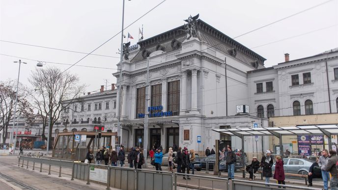 Hlavní nádraží v Brně v současnosti nestačí svou kapacitou.