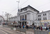 Chaos na hlavním nádraží v Brně: Do výluk pojede víc vlaků, přesedat se bude to autobusů