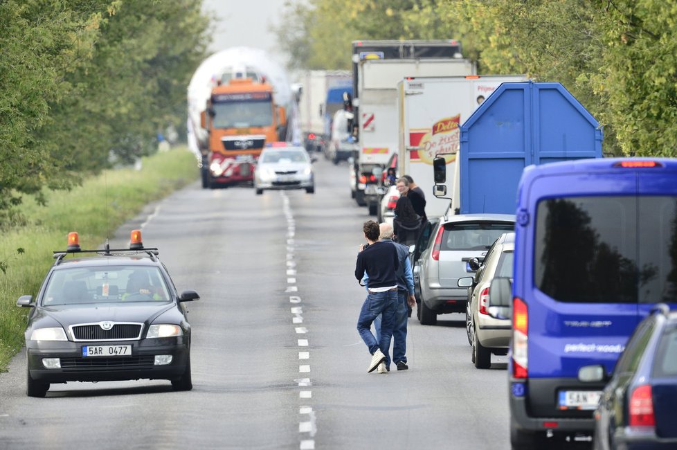 &#34;Naganský expres&#34; vyrazil na cestu. Doprovází ho policejní konvoj