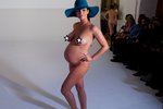 Těhotné nahé ženy jako modelky? V dnešní době nic překvapivého!