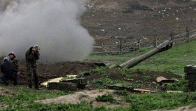 Boj o Náhorní Karabach pokračuje: 2 sestřelené vrtulníky, 17 zničených obrněnců