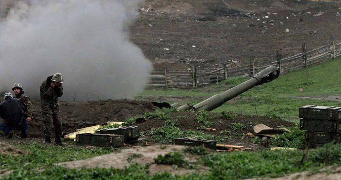 Boj o Náhorní Karabach pokračuje: 2 sestřelené vrtulníky, 17 zničených obrněnců