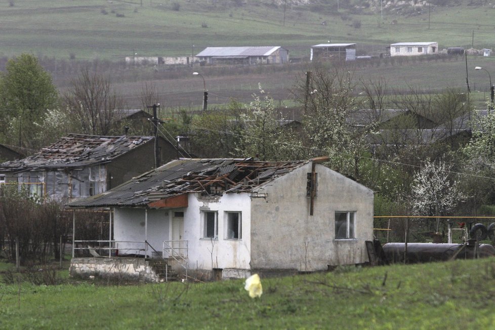 Boj o Náhorní Karabach pokračuje: 2 sestřelené vrtulníky, 17 zničených obrněnců.