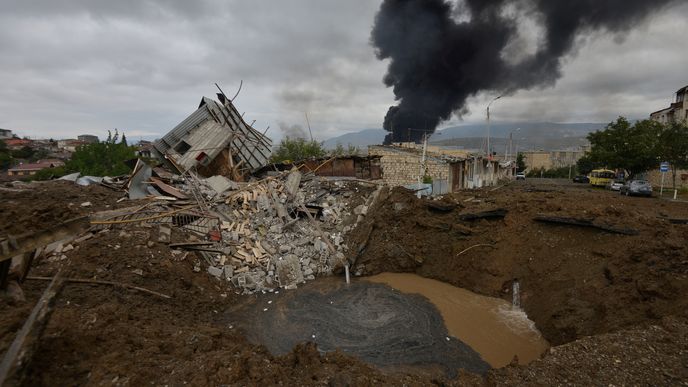 Po více než týdnu bojů o Náhorní Karabach je zřejmé, že aktuální eskalace konfliktu je vážnější než dřívější krátkodobé potyčky.