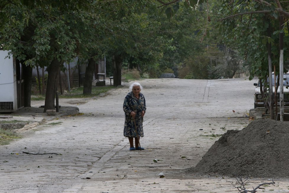 Boje v oblasti Náhorního Karabachu pokračovaly i v noci na pondělí 28.9.2020.