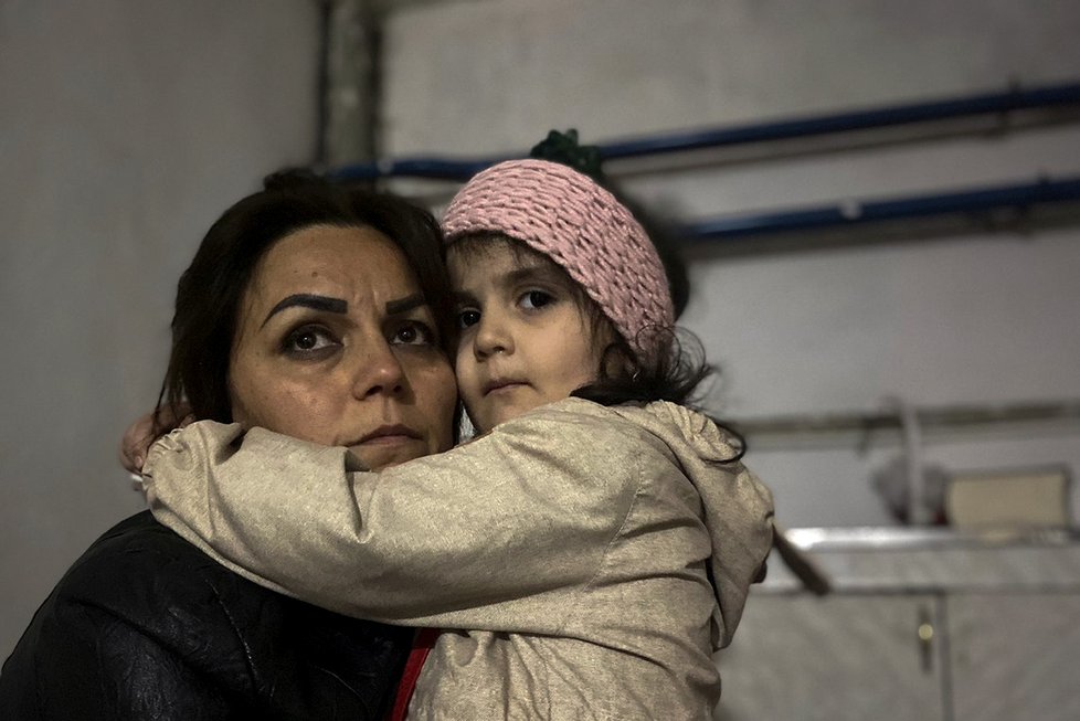 Rodiny se ukrývají před střelami v Náhorním Karabachu (19.9.2023)