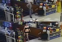 Tahle žena se toho nebojí: Barbara (49) vběhla do obchodu zcela nahá