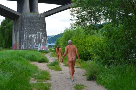 V Praze se nachází hned několik nudistických pláží.