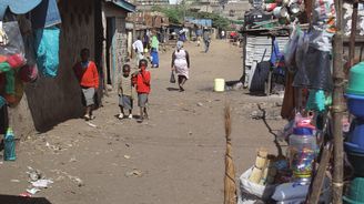 Děti ulice v Nairobi: Pach smetiště, pouliční gangy a čichání lepidla