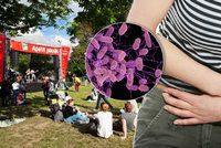 Průjem, křeče a horečka: Návštěvníci kulinářského festivalu se nakazili salmonelózou