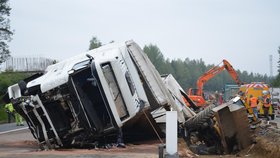 Řidič kamionu havárii bohužel nepřežil
