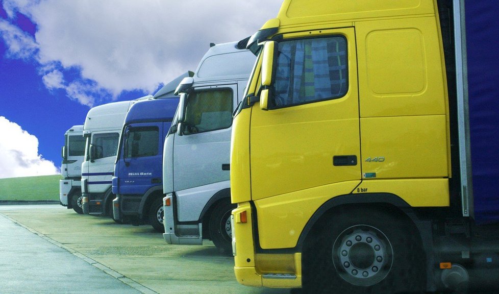 Ťok chce prosadit, aby kamiony vozily méně nákladu než 48 tun