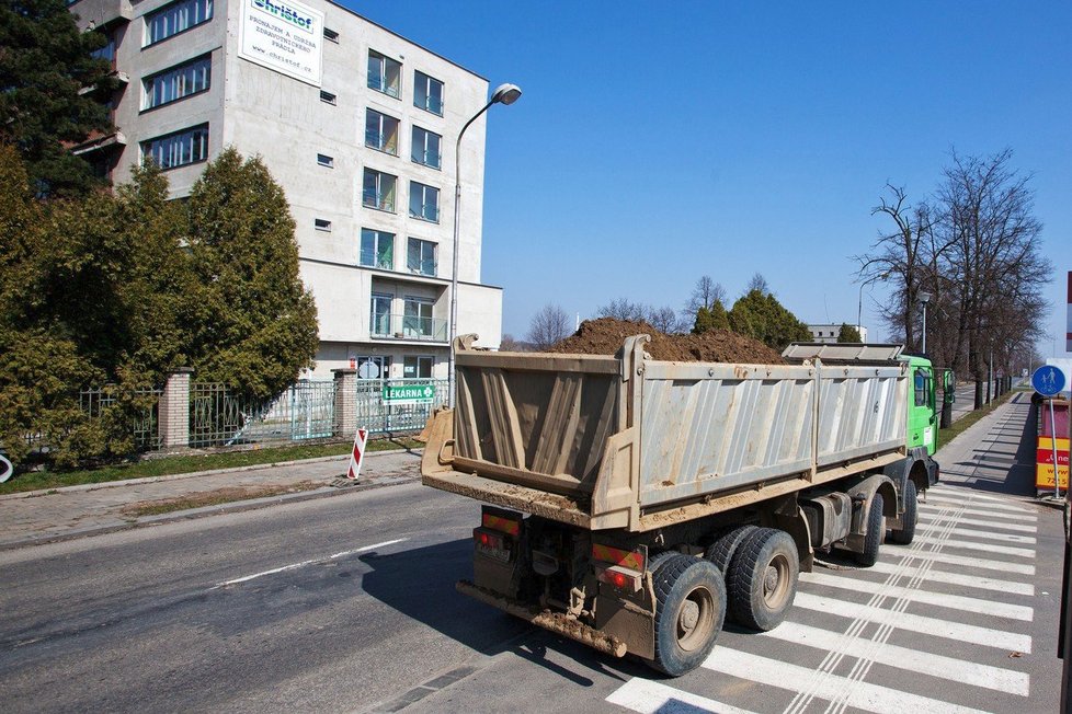 V Česku lze vozit až 48 tun nákladu, což je jeden z nejtěžších nákladů v Evropě
