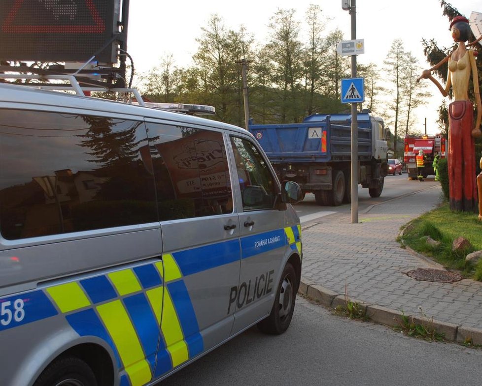 Nákladní auto dnes srazilo na Brněnsku dívku, je těžce zraněná.