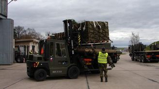 Vláda chce sama prodávat vojenský materiál. Obchodníkům zkrátí licence