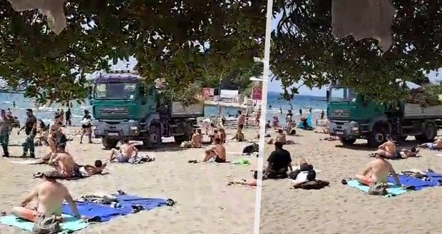 Bizár v chorvatském Splitu: Nákladní auto projíždělo středem přeplněné pláže