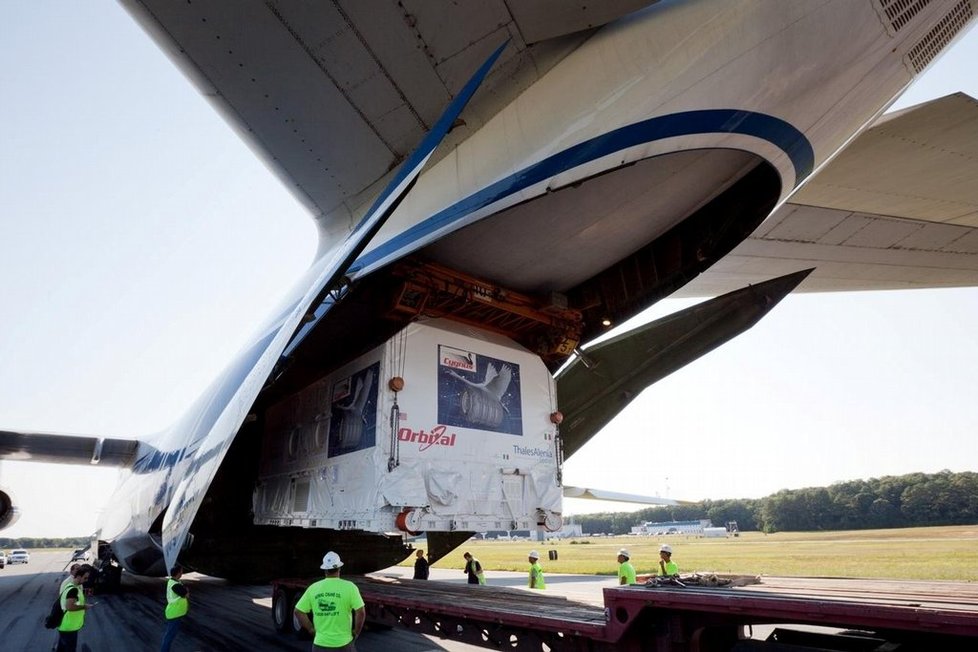 Nákladní loď Cygnus dorazila na základnu NASA Wallops v letadle