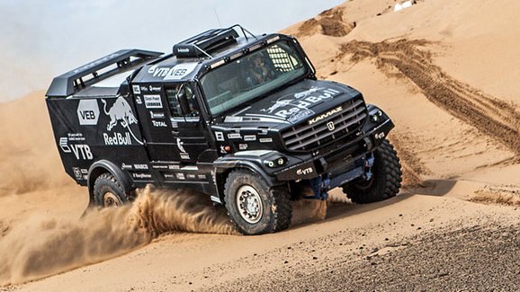 Kamaz představil kamion pro Dakar 2017. Motor má 12,5 litru a 980 koní