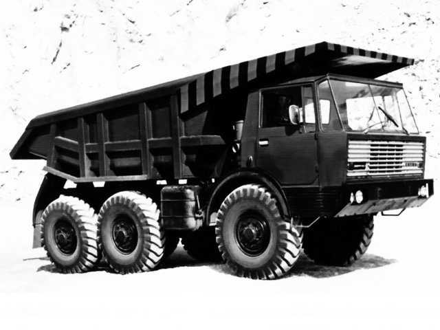 Tatra T 813