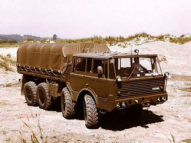Tatra T 813