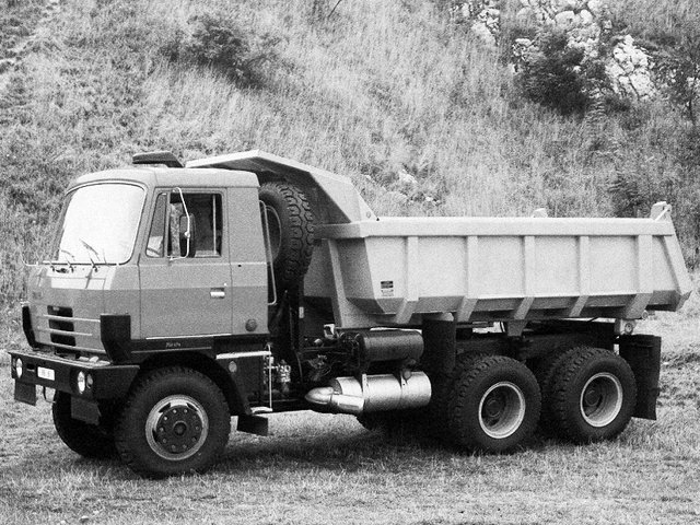 Tatra T 815