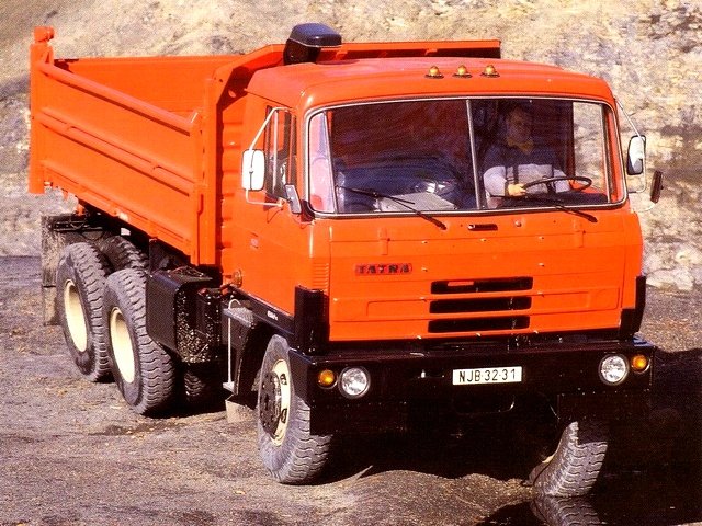 Tatra T 815