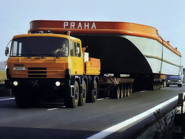 Tatra T 815