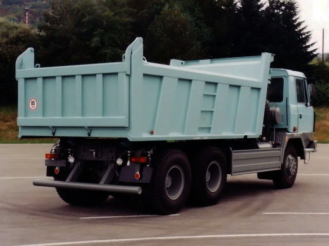 Tatra T 815