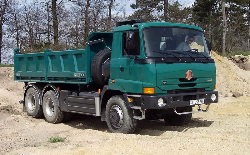 Tatra T 815