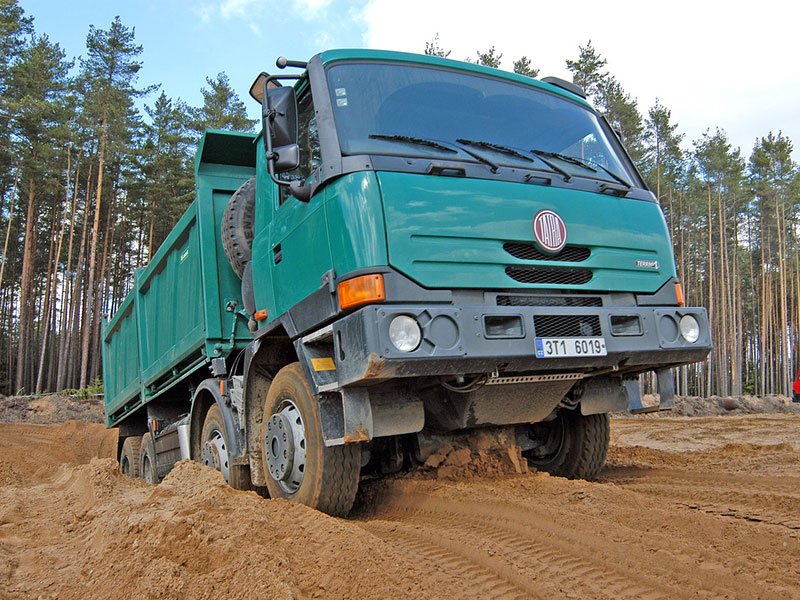 Tatra T 815