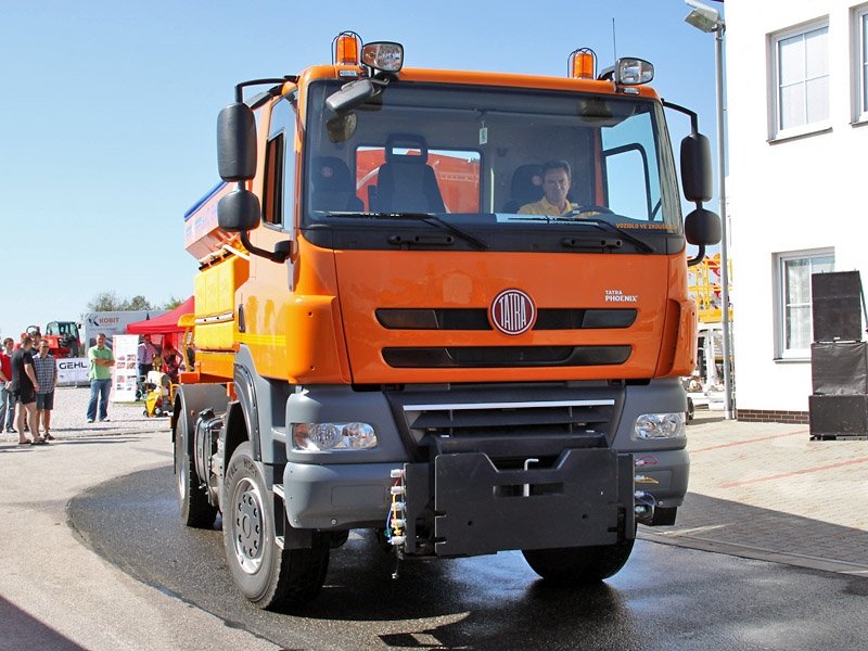 2012 Tatra Phoenix silničáři