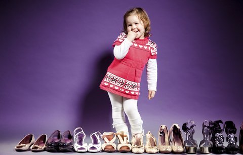 Mačkáte dětem palec při zkoušení bot? 5 chyb, které při jejich nákupu nedělat!